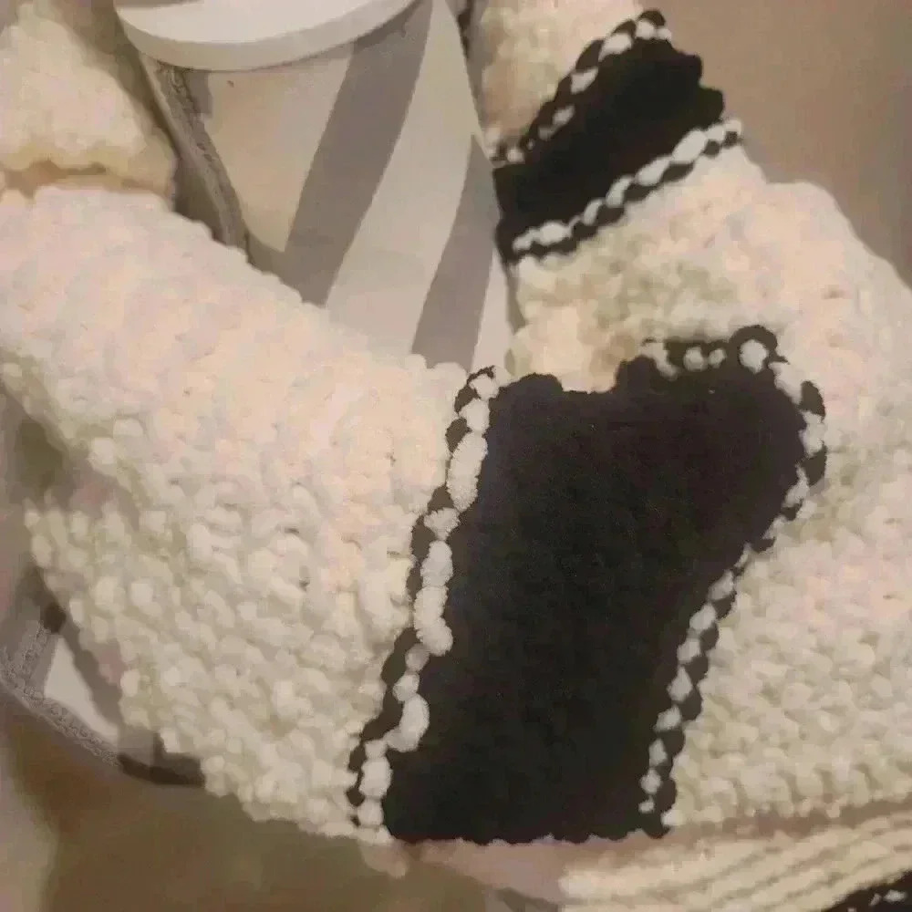 Handmade Chunky Yarn Knit Scarf Oversize Womens BLK/WHT Warm Cozy Fall Winter. - Picture 6 of 6